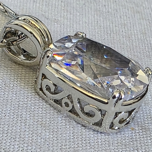 Stunning White Gold Cubic Zirconia Pendant Earrings Set Rhodium - Picture 7 of 9